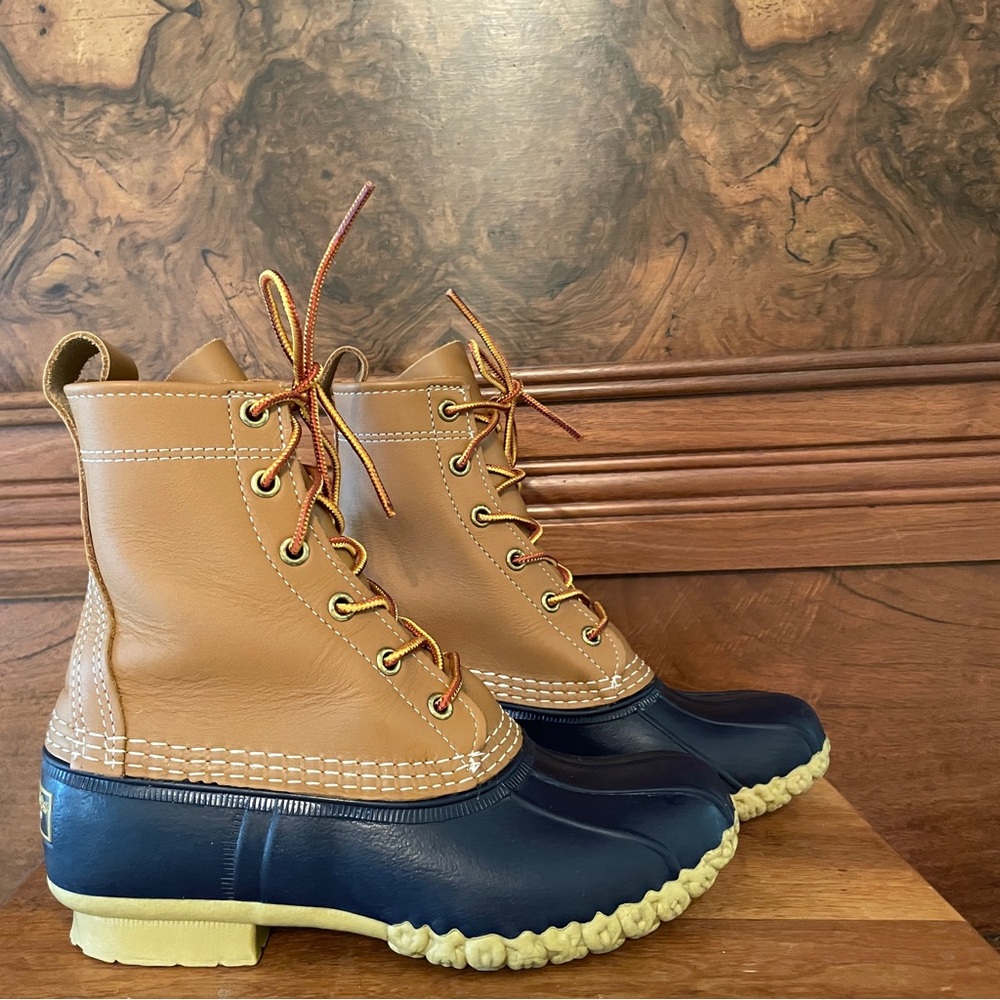 LL Bean Women’s Waterproof Bean Boots Duck Boot Size 6M Tan Leather & Navy Blue